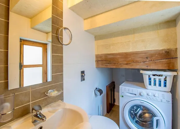 The Hamlet 3 * Għarb